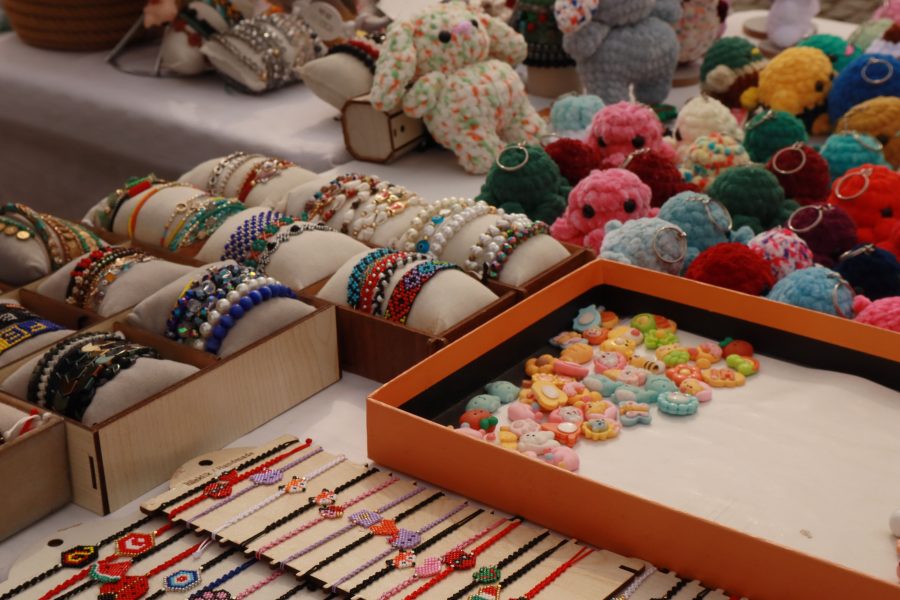 Les bijoux en tricot faits maison tiennent-ils vraiment mieux ?