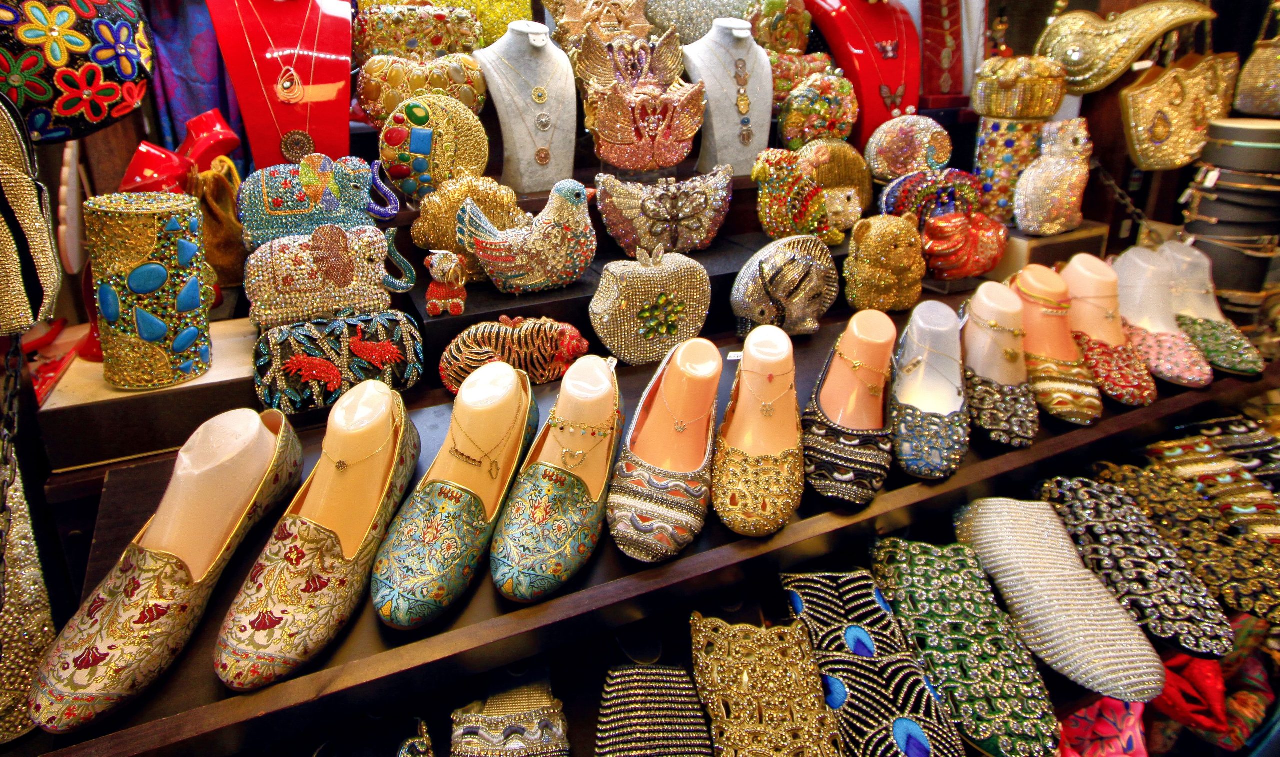 Accessoires artisanaux traditionnels marché culturel