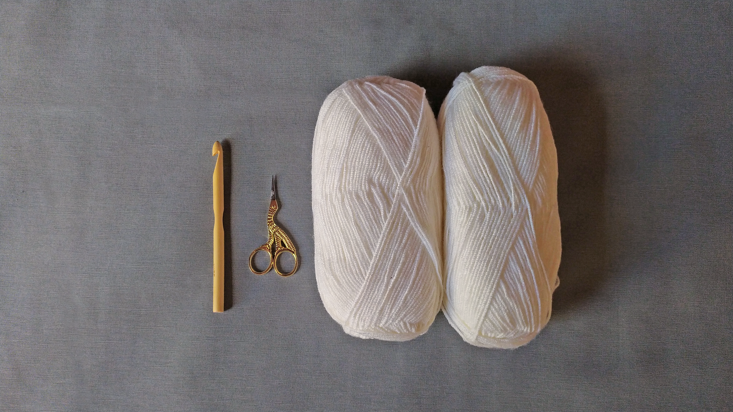 Crochet minimaliste avec accessoires essentiels