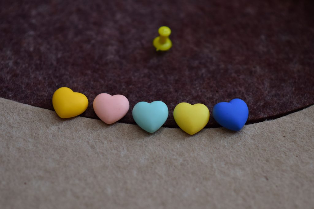 Love pins bijou ou jeu mobile, tu cherches quoi exactement ?