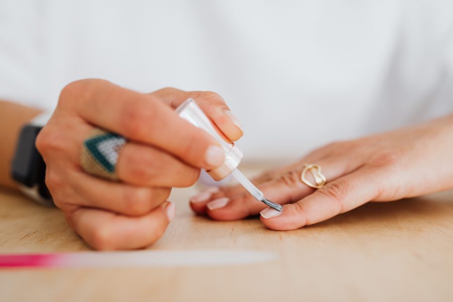 Comment choisir une onglerie où les ongles tiennent vraiment ?