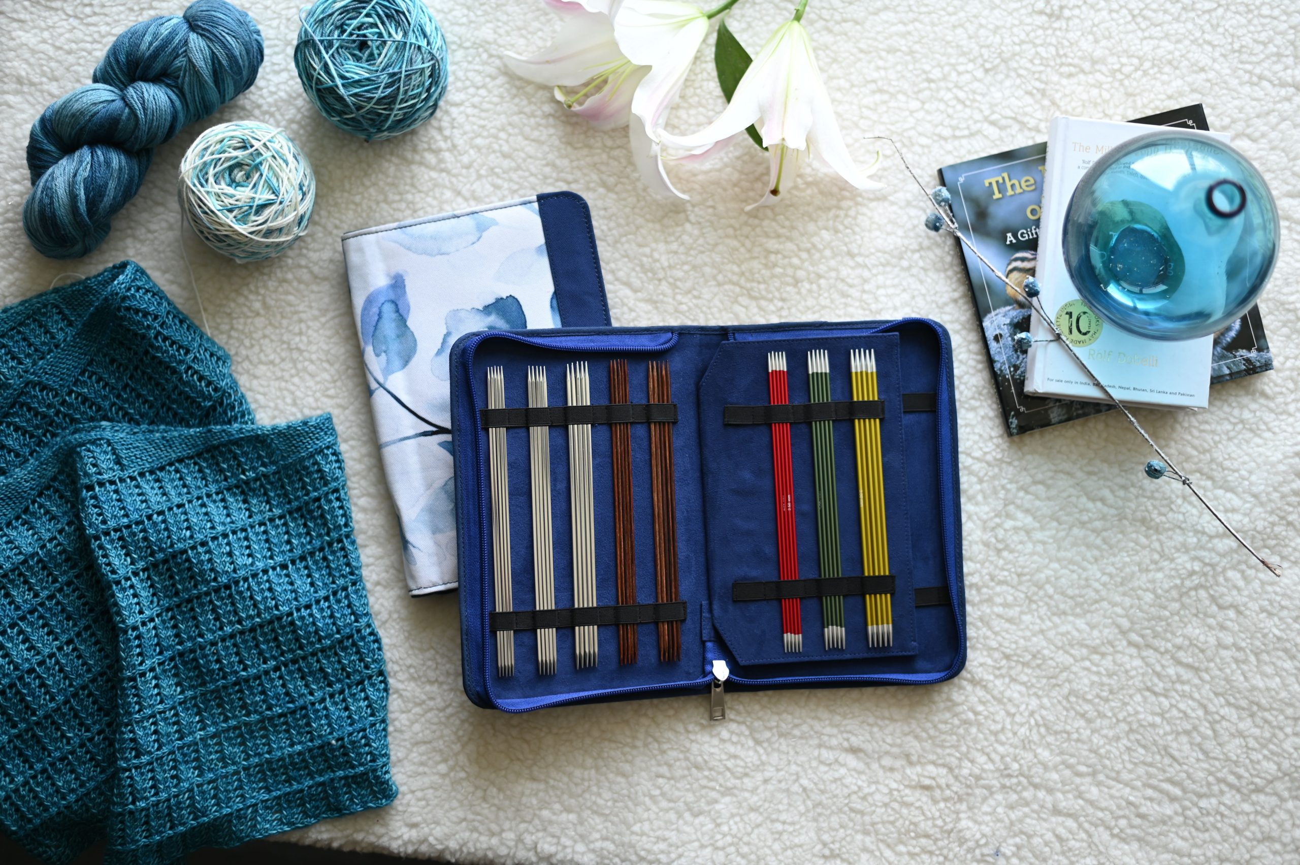 Kit tricot complet avec aiguilles colorées et laines
